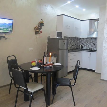 Real Palace 18 Pirosmani Apartment Батуми Екстериор снимка