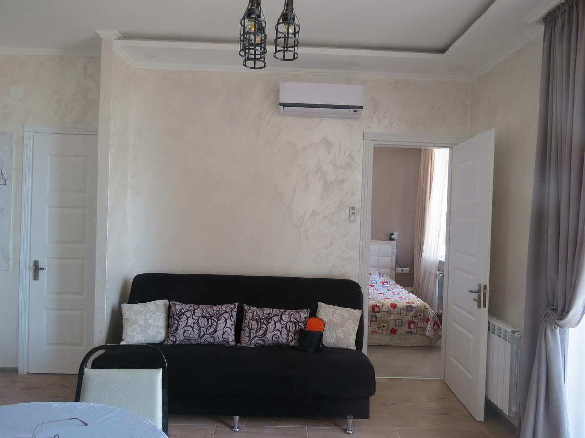 Real Palace 18 Pirosmani Apartment Батуми Екстериор снимка