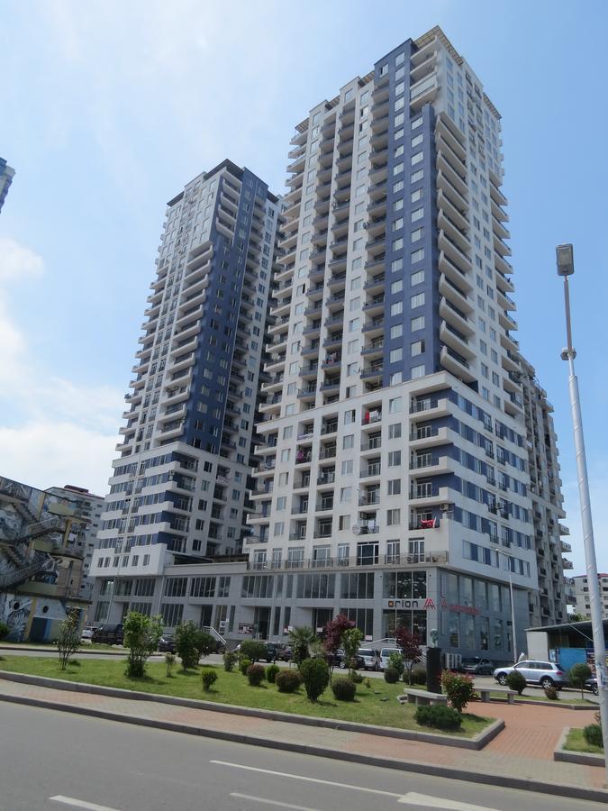 Real Palace 18 Pirosmani Apartment Батуми Екстериор снимка