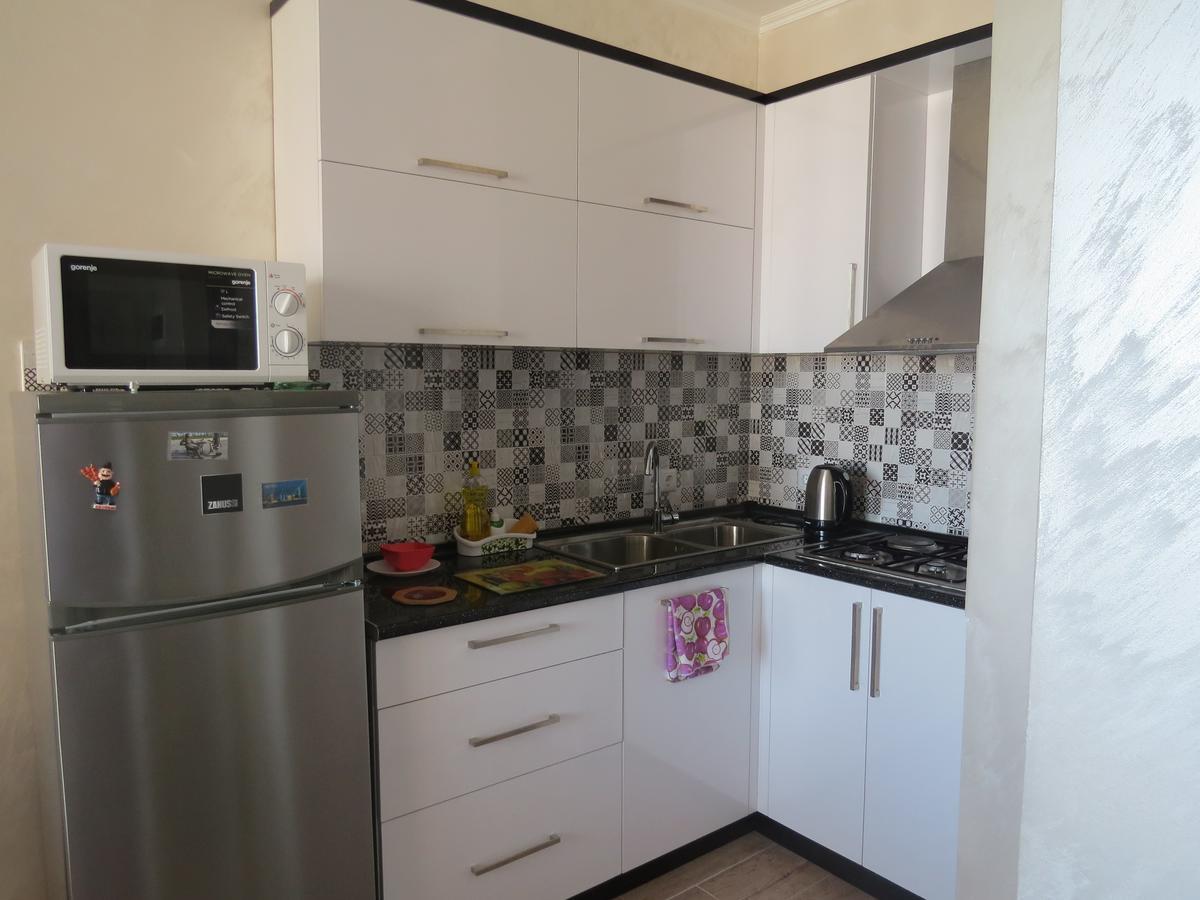 Real Palace 18 Pirosmani Apartment Батуми Екстериор снимка