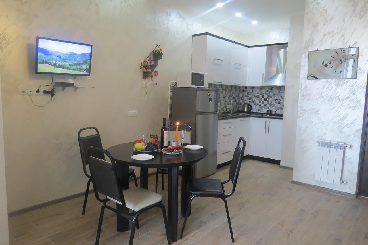 Real Palace 18 Pirosmani Apartment Батуми Екстериор снимка