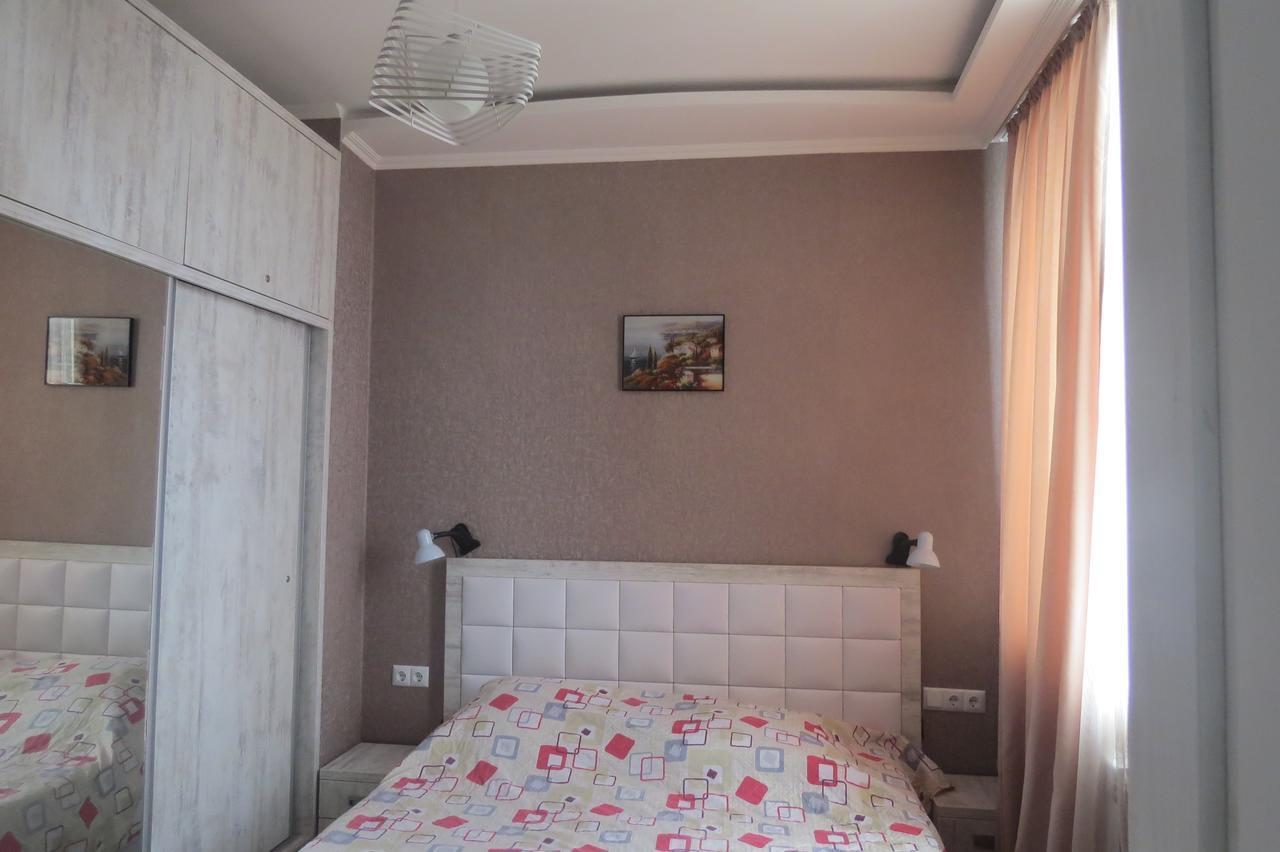 Real Palace 18 Pirosmani Apartment Батуми Екстериор снимка